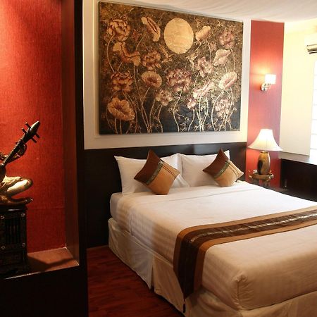 Mirth Sathorn Hotel Бангкок Экстерьер фото
