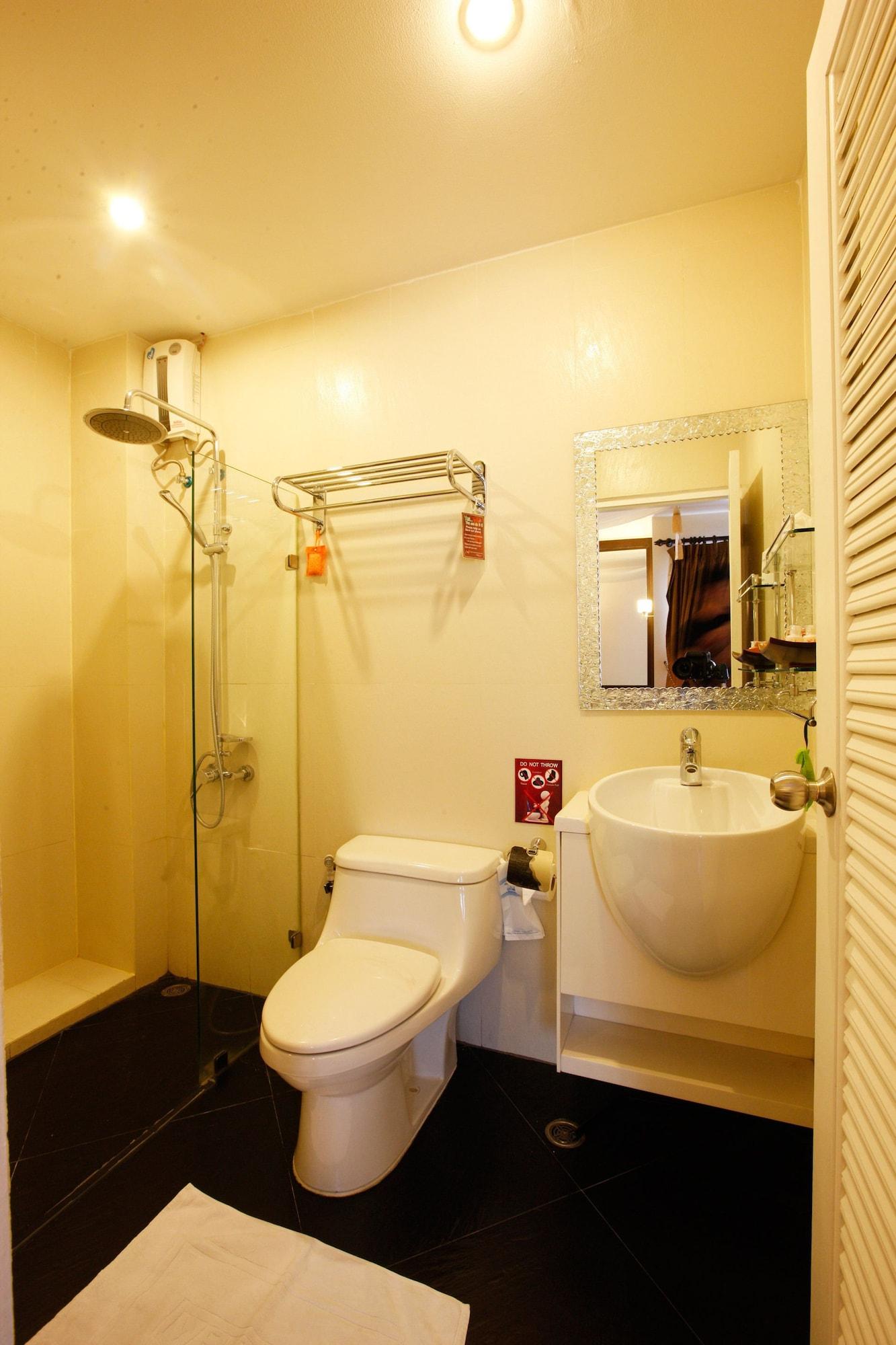 Mirth Sathorn Hotel Бангкок Экстерьер фото