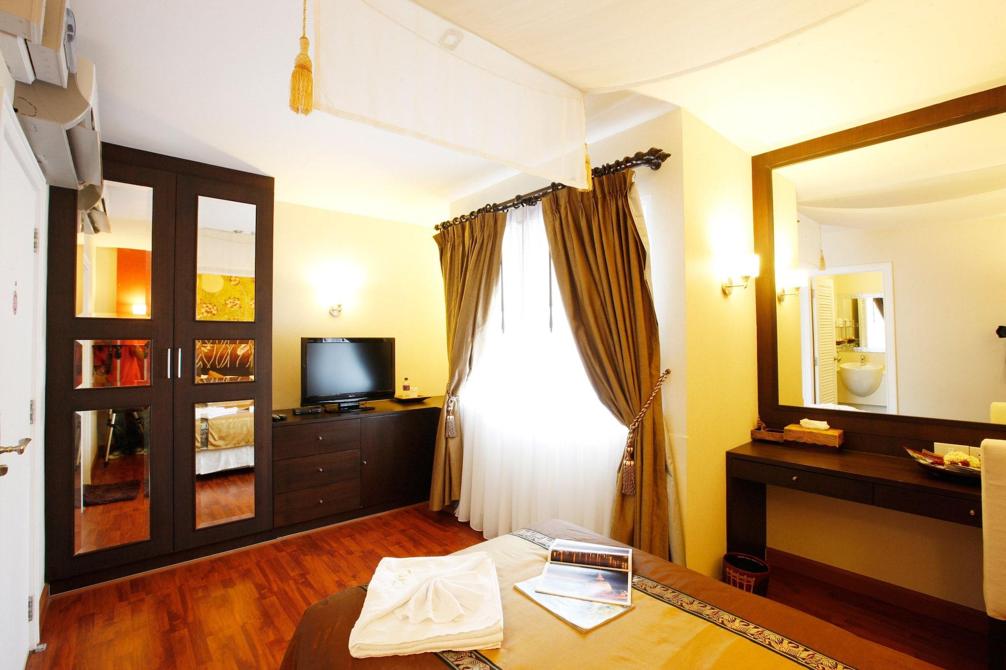 Mirth Sathorn Hotel Бангкок Экстерьер фото