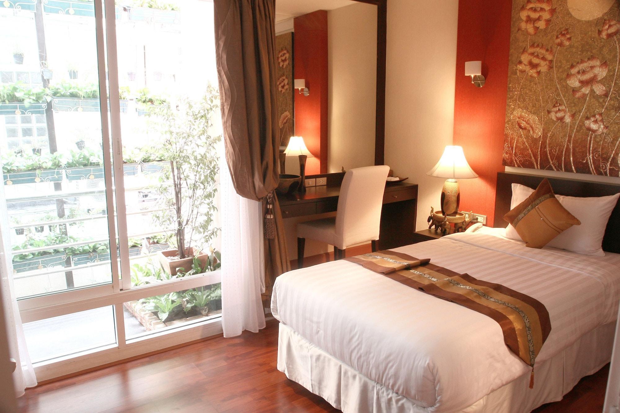 Mirth Sathorn Hotel Бангкок Экстерьер фото