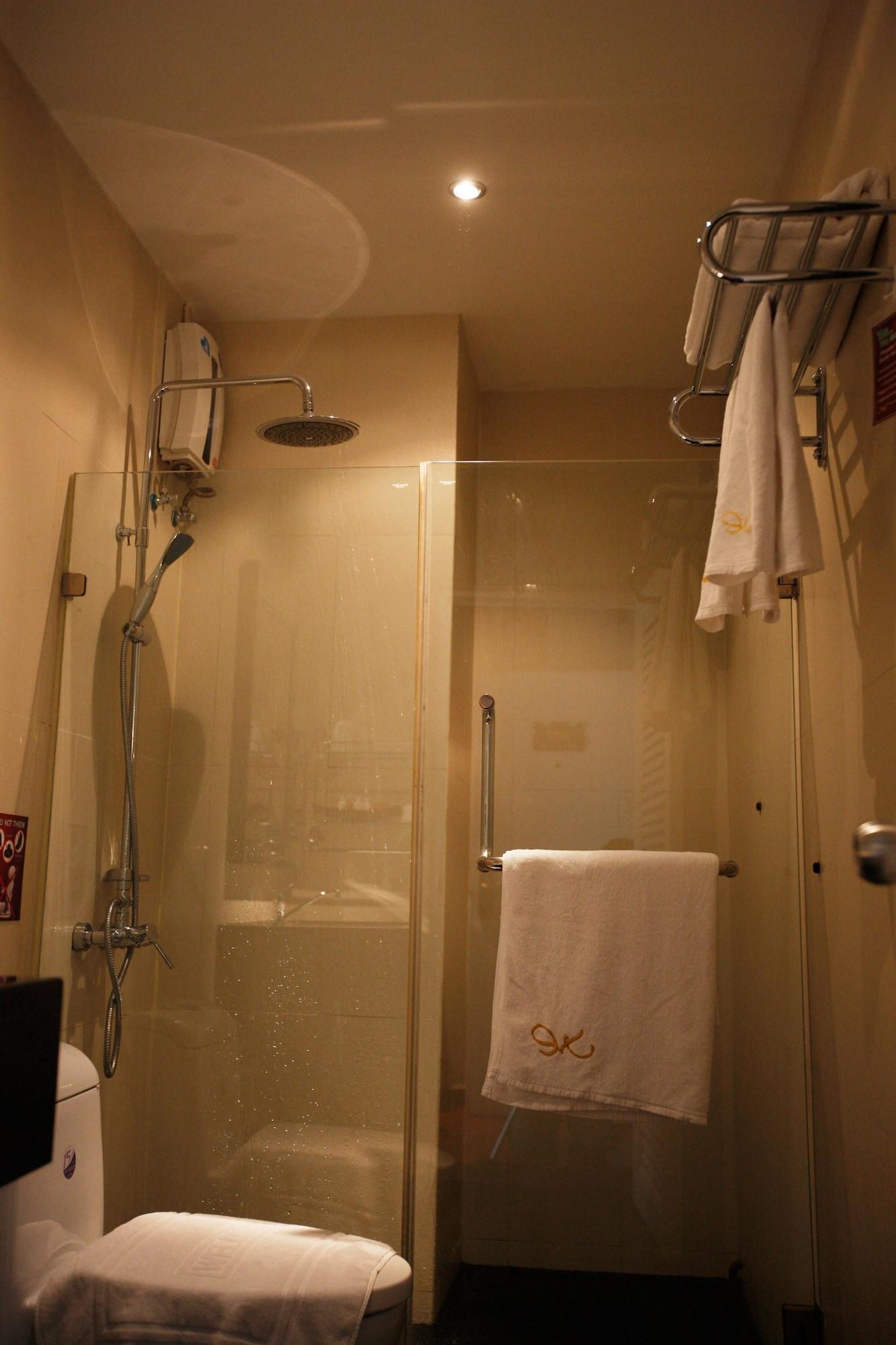 Mirth Sathorn Hotel Бангкок Экстерьер фото