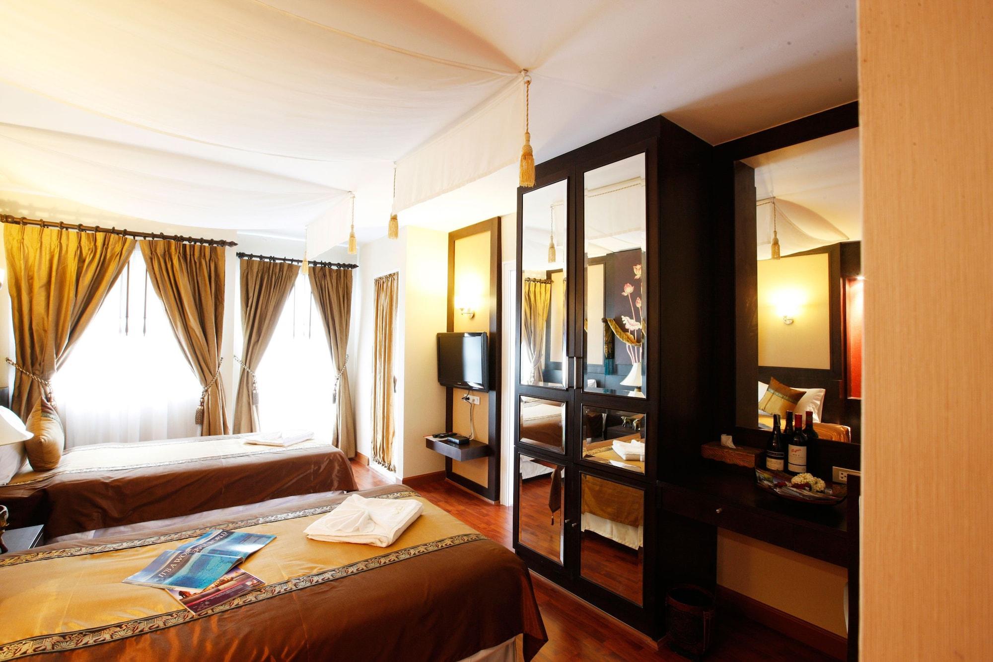 Mirth Sathorn Hotel Бангкок Экстерьер фото