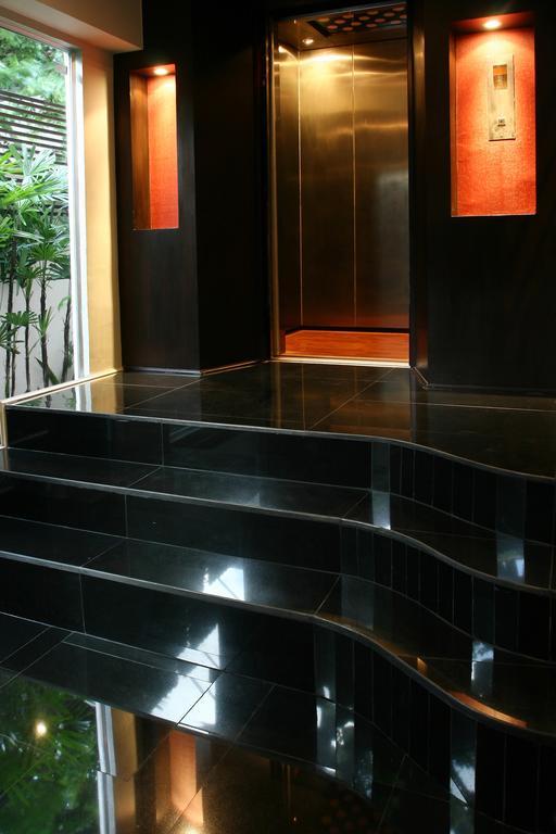 Mirth Sathorn Hotel Бангкок Экстерьер фото