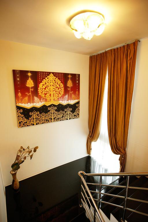 Mirth Sathorn Hotel Бангкок Экстерьер фото