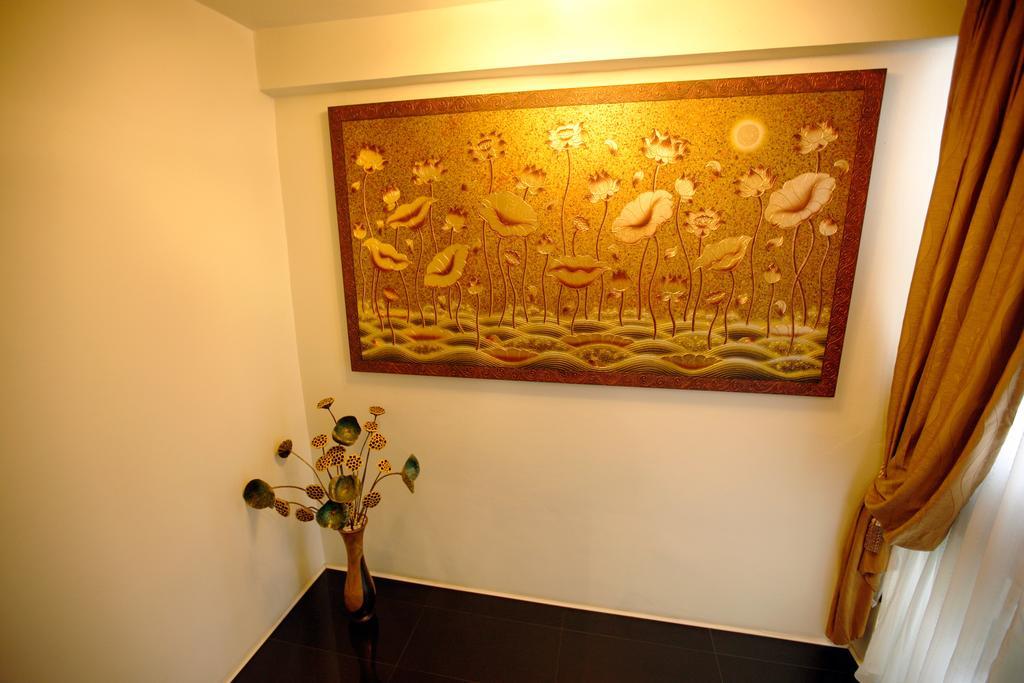 Mirth Sathorn Hotel Бангкок Экстерьер фото