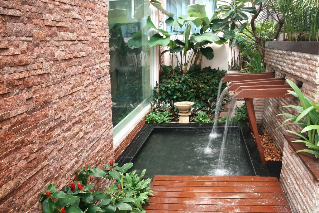 Mirth Sathorn Hotel Бангкок Экстерьер фото