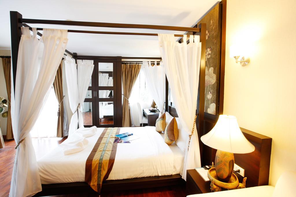 Mirth Sathorn Hotel Бангкок Экстерьер фото