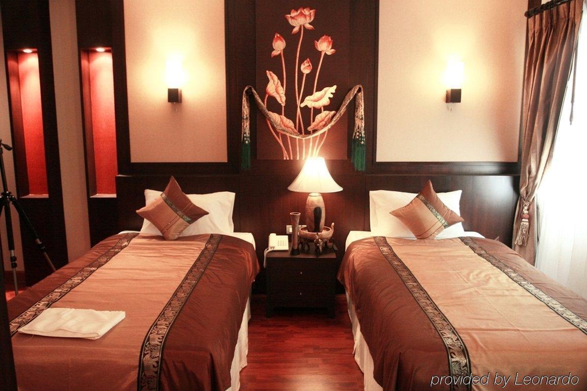 Mirth Sathorn Hotel Бангкок Экстерьер фото