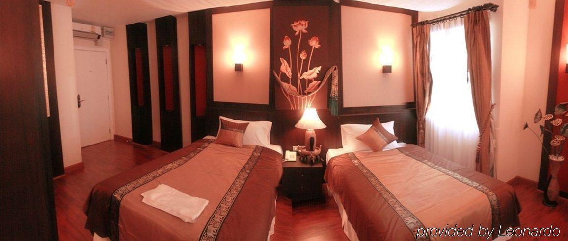 Mirth Sathorn Hotel Бангкок Экстерьер фото