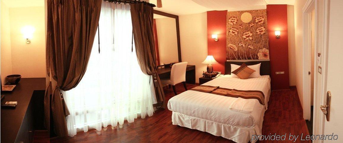 Mirth Sathorn Hotel Бангкок Экстерьер фото