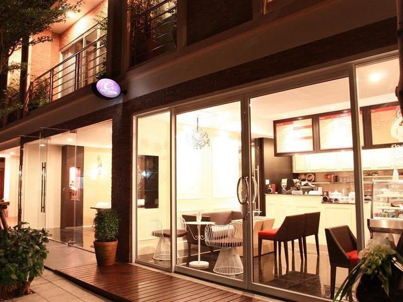 Mirth Sathorn Hotel Бангкок Экстерьер фото