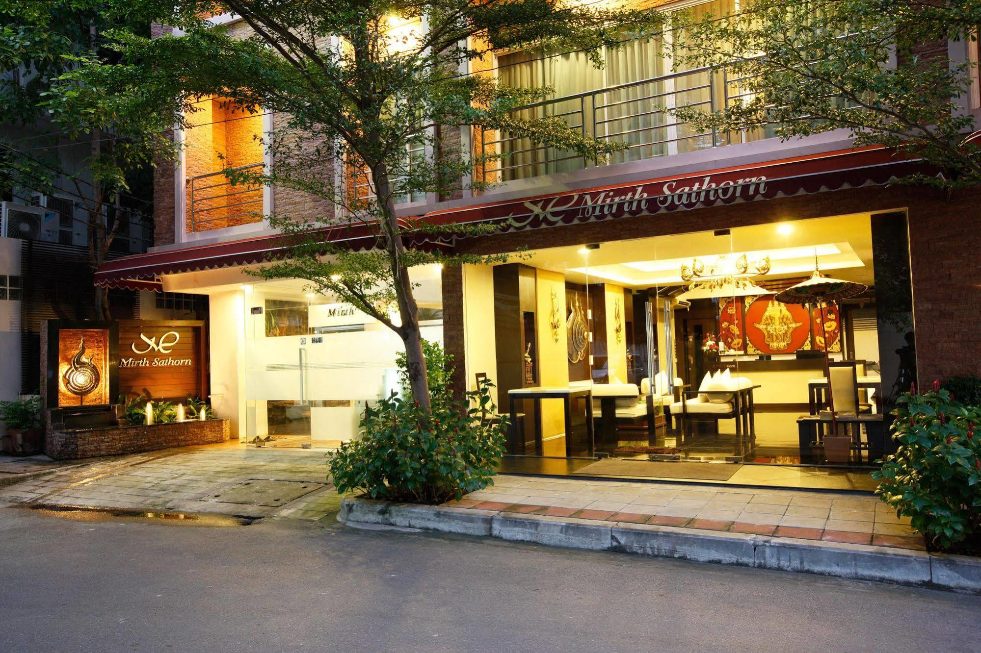 Mirth Sathorn Hotel Бангкок Экстерьер фото