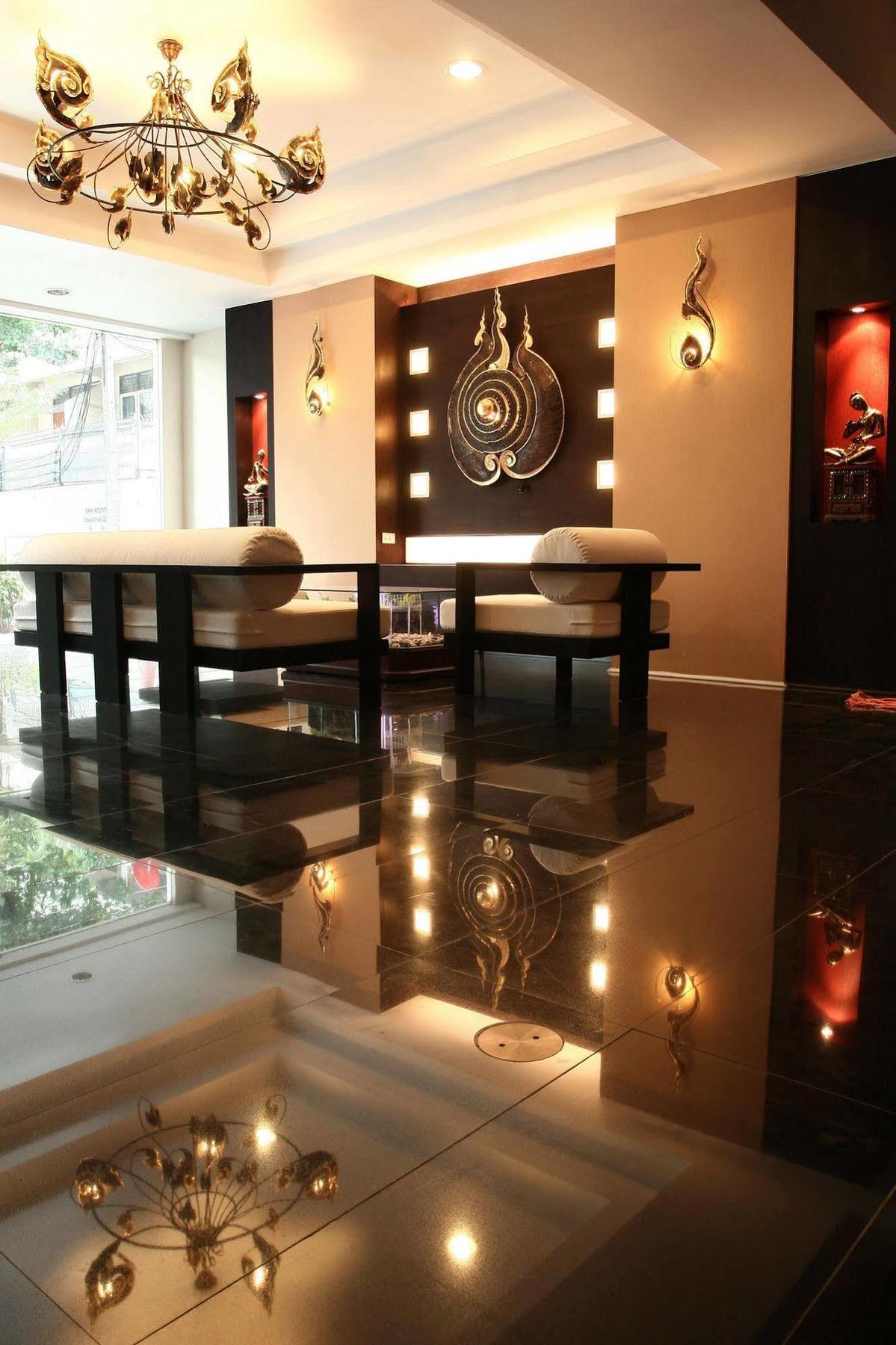 Mirth Sathorn Hotel Бангкок Экстерьер фото