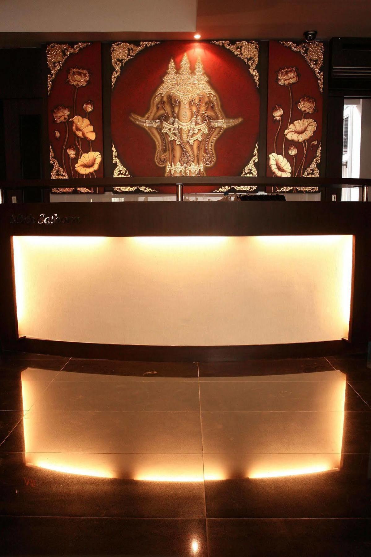 Mirth Sathorn Hotel Бангкок Экстерьер фото